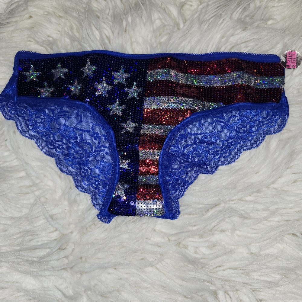 Vs pink limited edition medium    under ware. Rare find 2012 nwt
